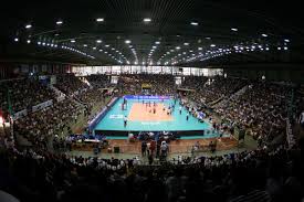 interno del Palacatania durante una partita di basket