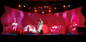 una band durante uno spettacolo