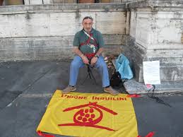 marco caruso protesta incatenato