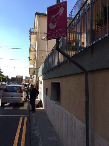 Cartello parcheggi rosa a Mascalucia