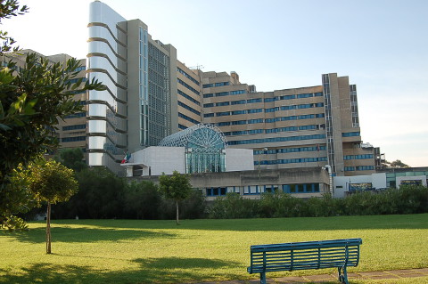 facciata dell'ospedale Brotzu di Cagliari