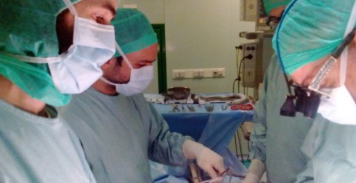 i cardiochirurghi Flocco e Actis Dato durante un intervento