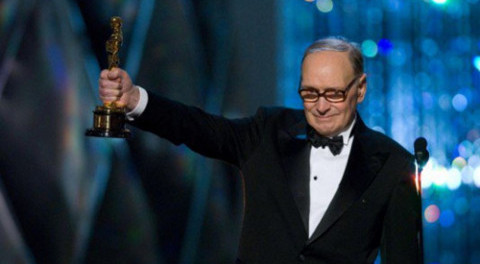 Ennio Morricone con l'Oscar 2016