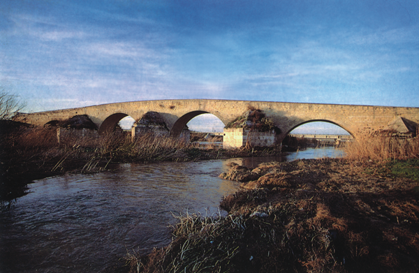 ponte romano sul fiume Ofanto