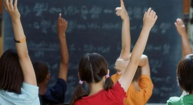 ragazzi a scuola